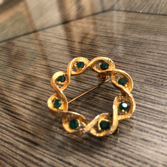 Vintage Round Circle Pin with Green Rhinestones - Picture 10 of 10